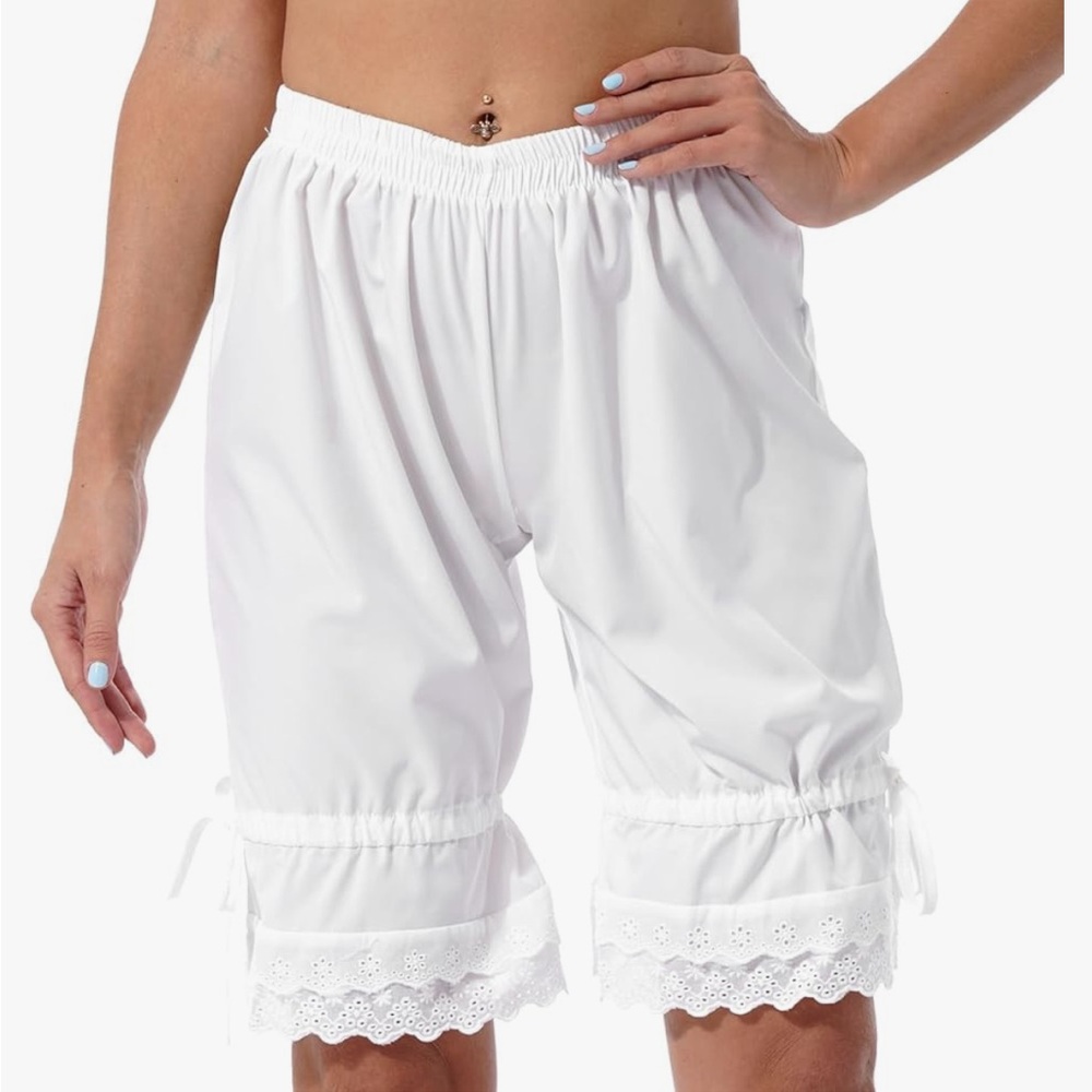Broderie Eyelet Tiered Ruffle bloomer shorts in White